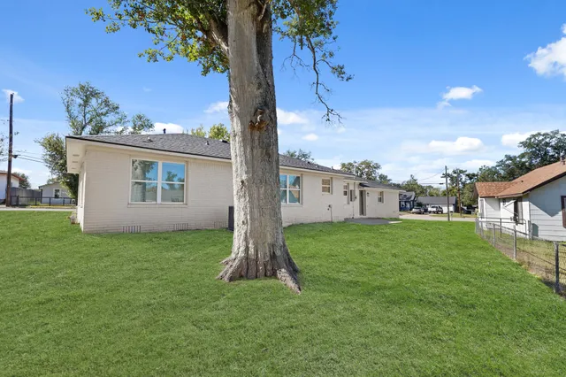 a view of a house with a backyard
