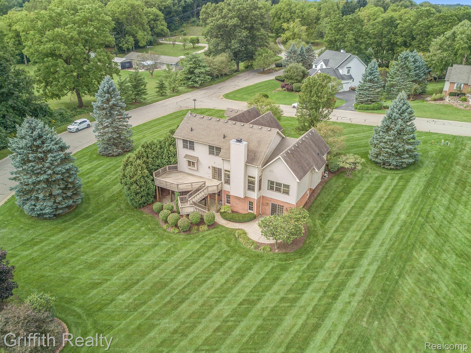 2069 Ricks Court Brighton, MI 48114 - Photo 43 of 49 DJI_0006.jpg