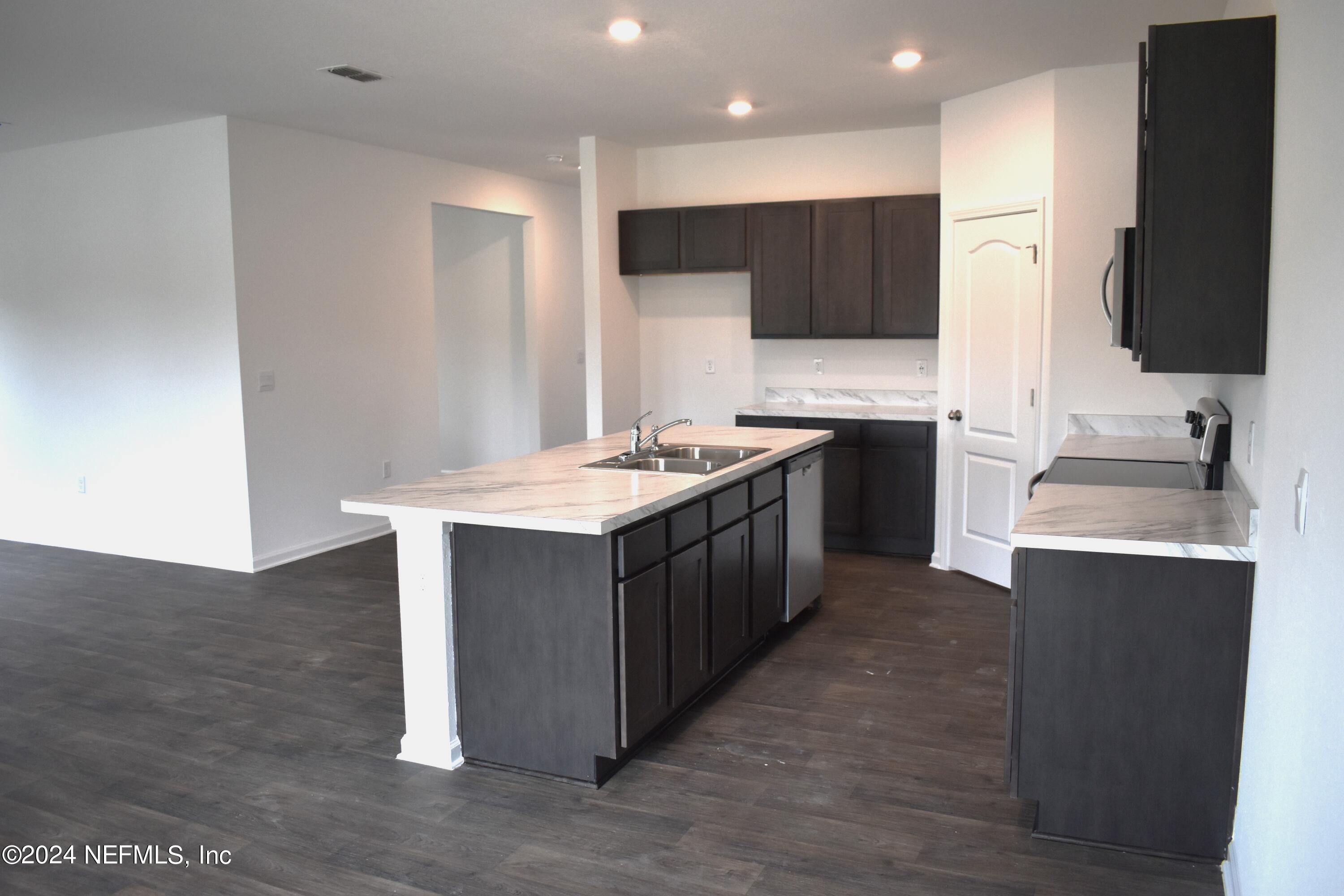 12732 European Beech Road Jacksonville, FL 32218 - Photo 13 of 28 K ARB 17 Kitchen