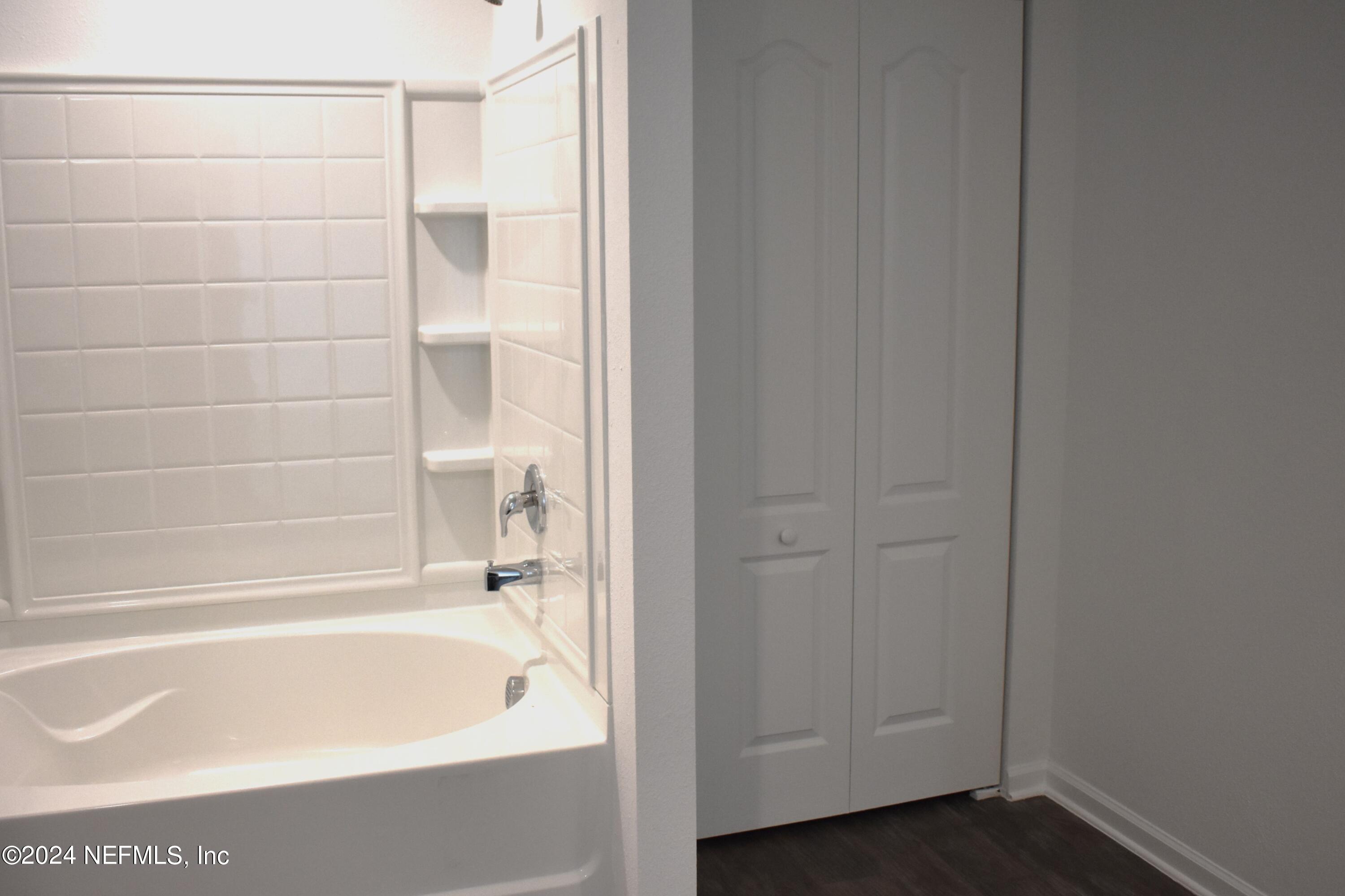 12732 European Beech Road Jacksonville, FL 32218 - Photo 24 of 28 T ARB 17 Garden tub and Linen closet MBA