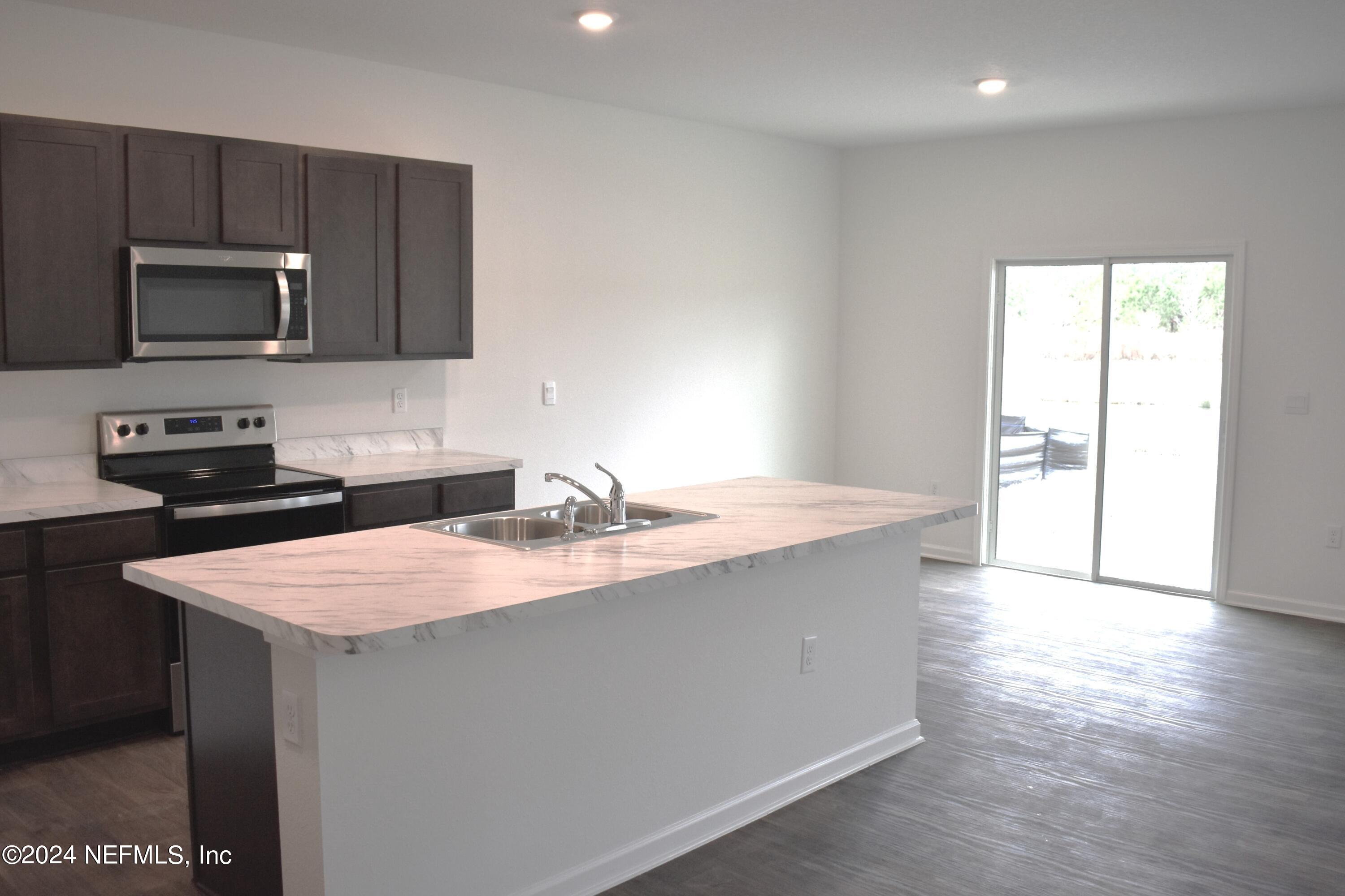12732 European Beech Road Jacksonville, FL 32218 - Photo 10 of 28 H ARB 17 Kitchen