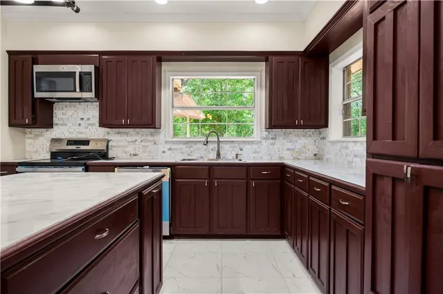 $354,000 | 9 Hill Drive, Forest Hill, LA 71430