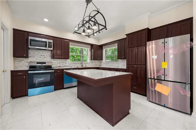 $354,000 | 9 Hill Drive, Forest Hill, LA 71430