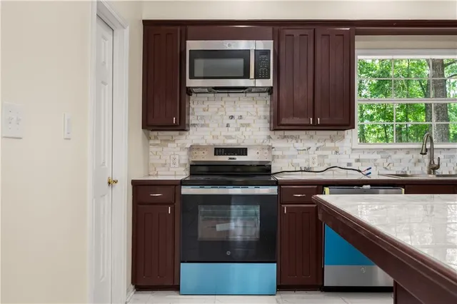 $354,000 | 9 Hill Drive, Forest Hill, LA 71430