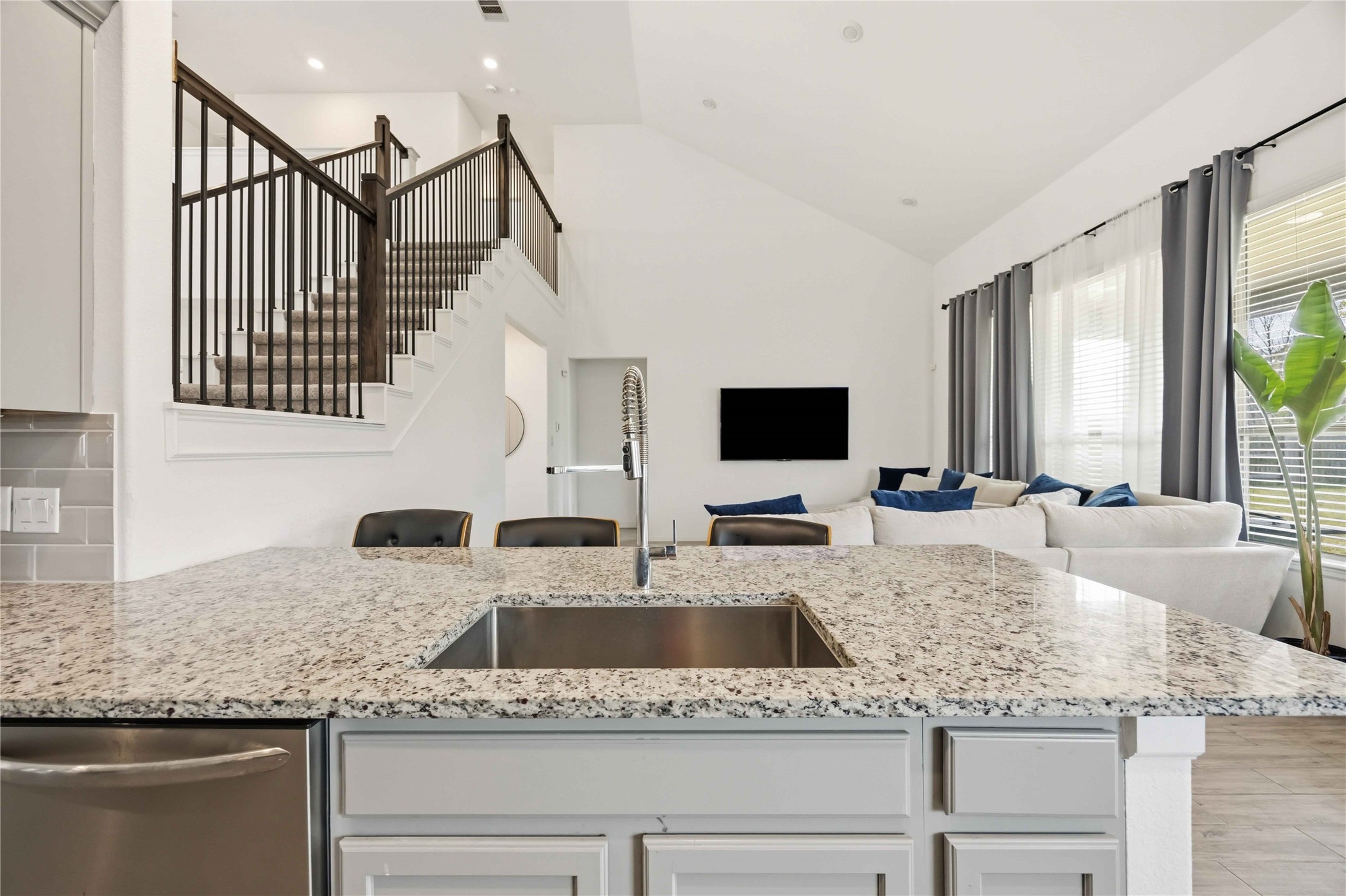 4238 Redford Valley Road Rosharon, TX 77583 - Photo 7 of 30