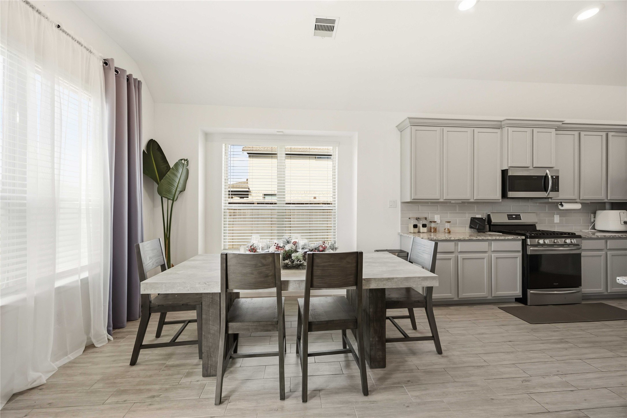 4238 Redford Valley Road Rosharon, TX 77583 - Photo 8 of 30