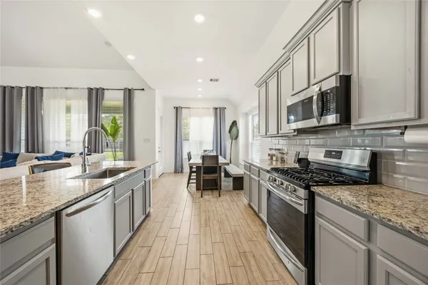 $3,000 | 4238 Redford Valley Road, Rosharon, TX 77583