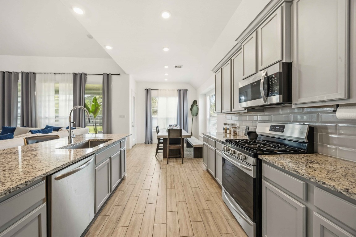 4238 Redford Valley Road Rosharon, TX 77583 - Photo 10 of 30