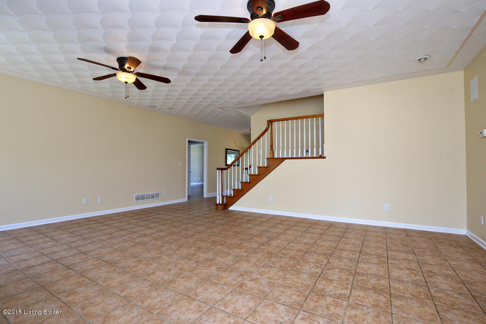 157 Rolling Fork Road Shepherdsville, KY 40165 - Photo 17 of 37 Great room