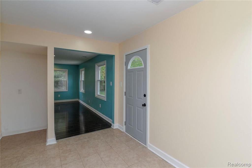 17360 Merriman Road Livonia, MI 48152 - Photo 10 of 41