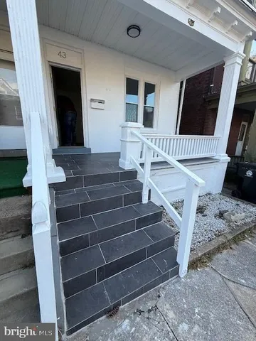 a view of entryway and hall