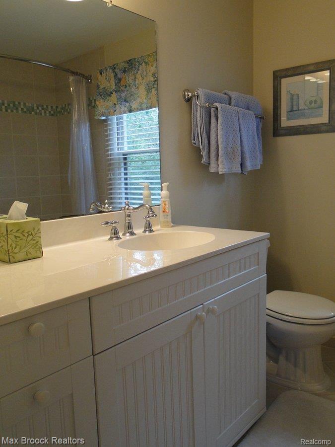 20015 Old Coach Road Franklin, MI 48025 - Photo 14 of 18 Guest Bath