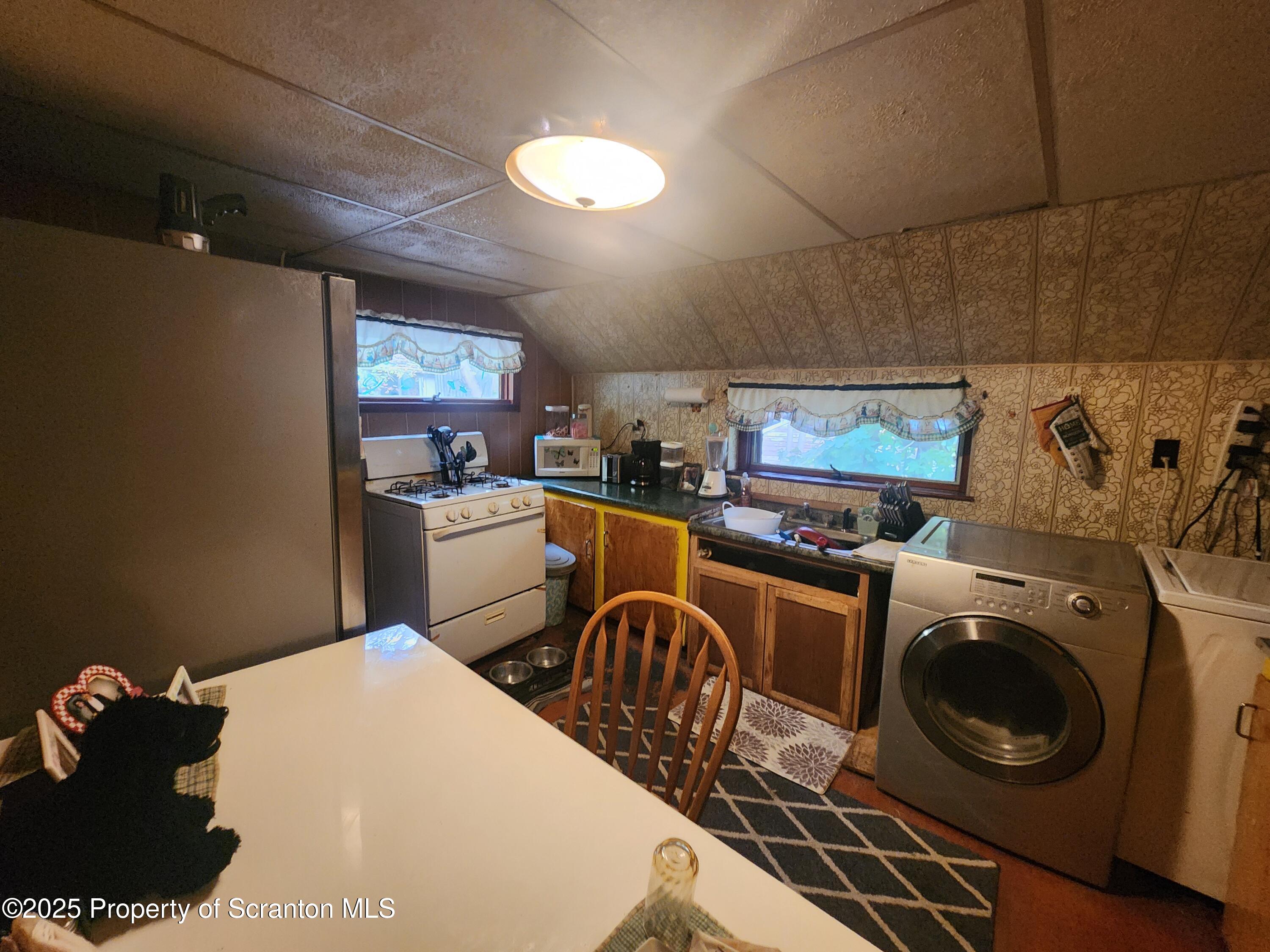 119 Spring Street Scranton, PA 18508 - Photo 8 of 19 Kithen