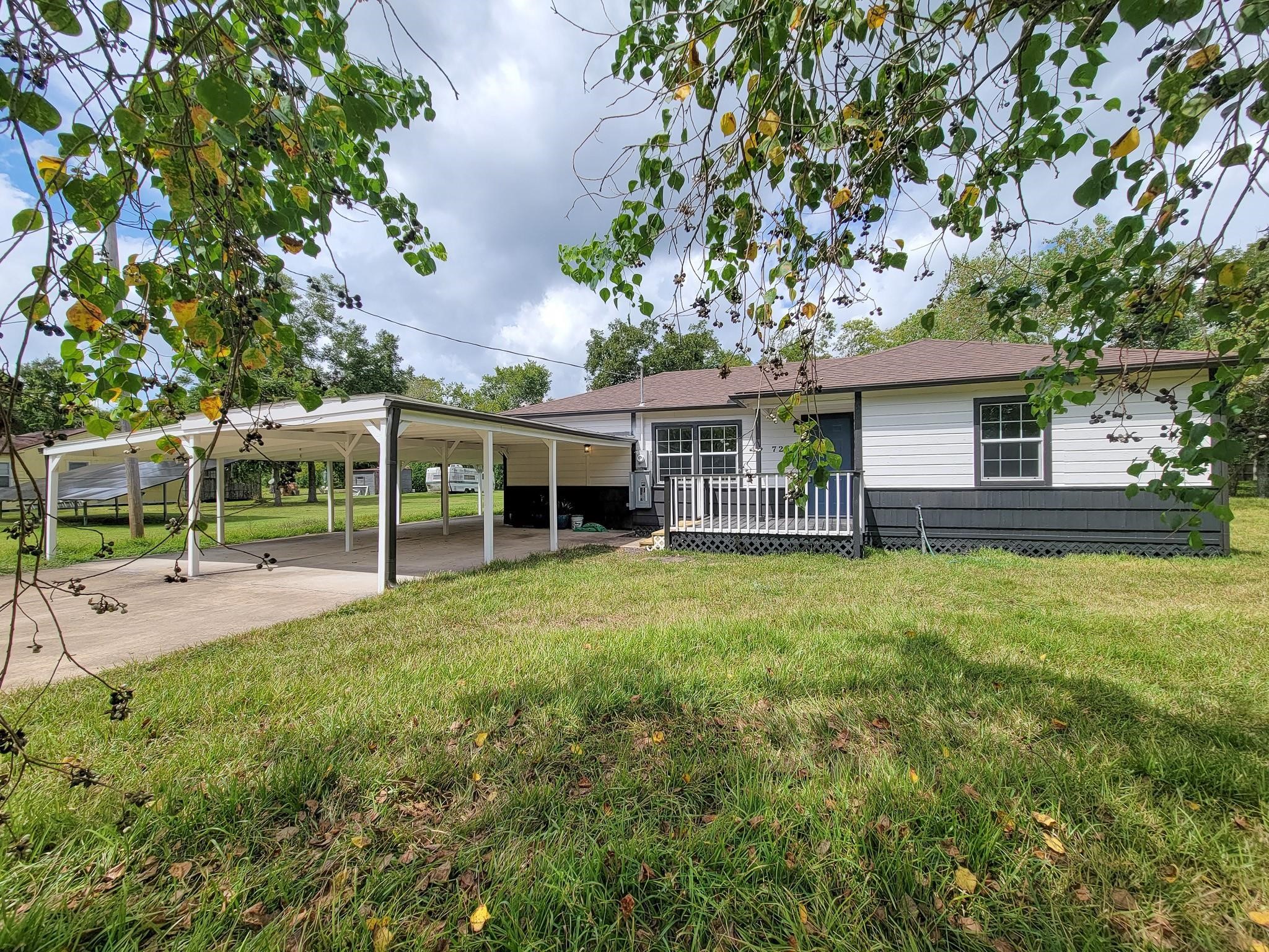 725 Cahill Road Angleton, TX 77515 - Photo 2 of 42 Gallery Image 2
