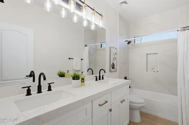 $699,900 | 2935 East Lynx Way, Gilbert, AZ 85298