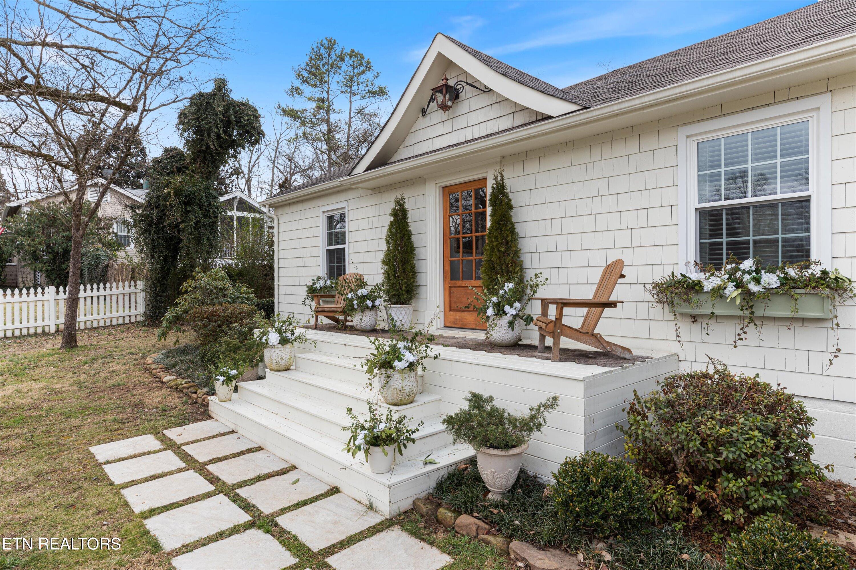1115 Craig Road Knoxville, TN 37919 - Photo 3 of 52 55-1115 Craig Rd-34
