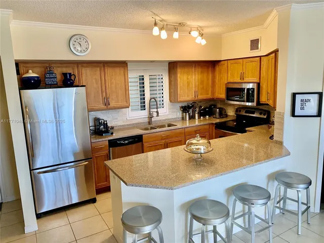 $4,000 | Lavers, Delray Beach, FL 33444