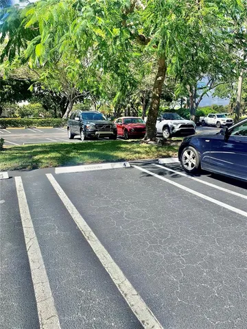 $4,000 | Lavers, Delray Beach, FL 33444