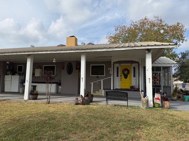 508 East Thornton Street Three Rivers, TX 78071 - Photo 15 of 17 a front view of a house with a porch