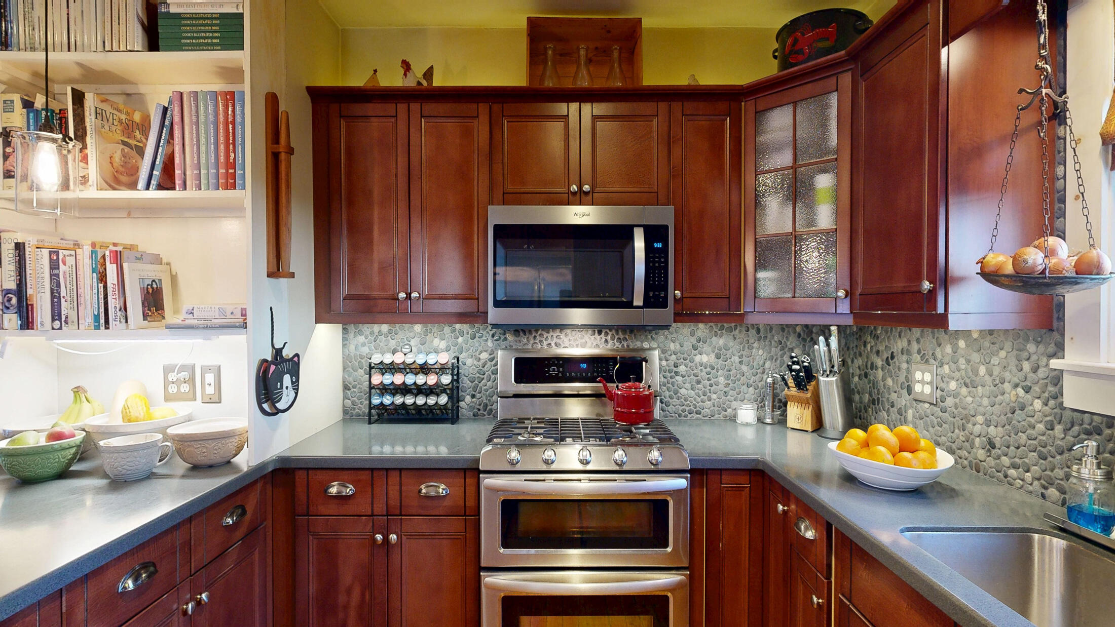 15 Wadsworth Street Thomaston, ME 04861 - Photo 15 of 66 All Modern Appliances & Built In Shelves