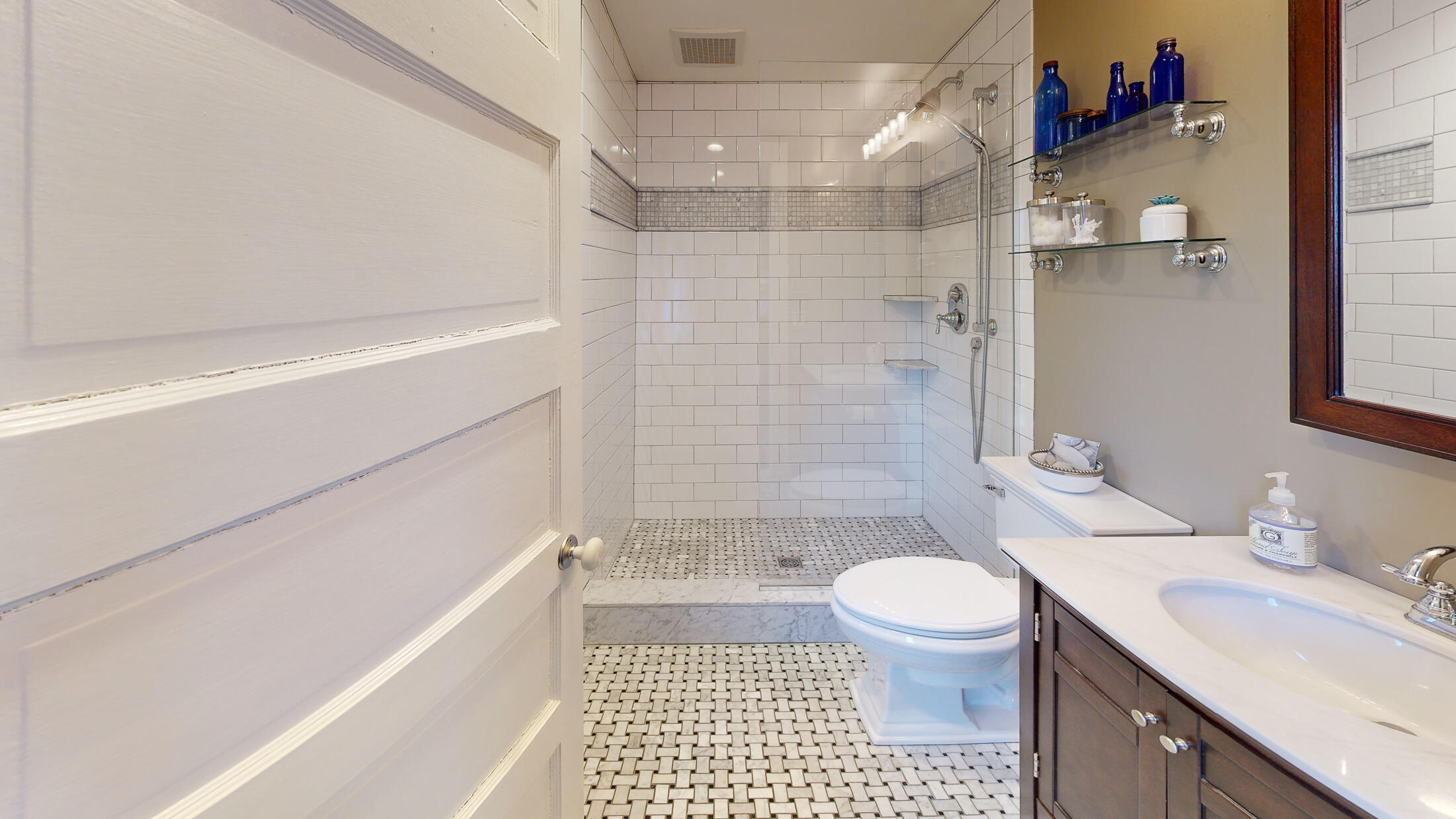 15 Wadsworth Street Thomaston, ME 04861 - Photo 5 of 66 1st Floor Full Bathroom