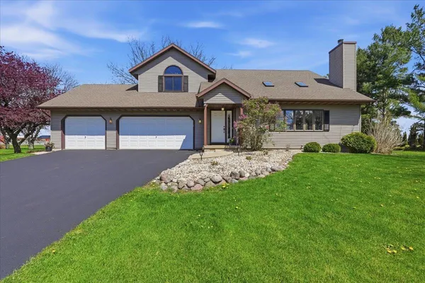 $500,000 | 6715 Forest Park Drive, DeForest, WI 53532