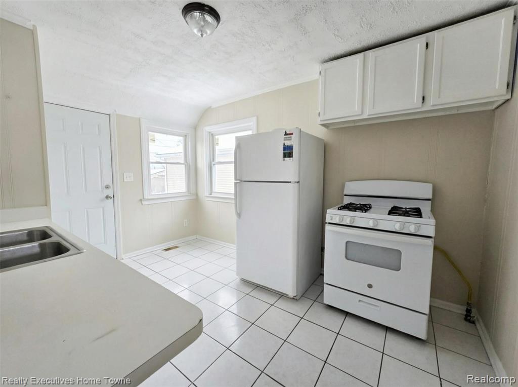 27336 Ridgewood Street Roseville, MI 48066 - Photo 14 of 24