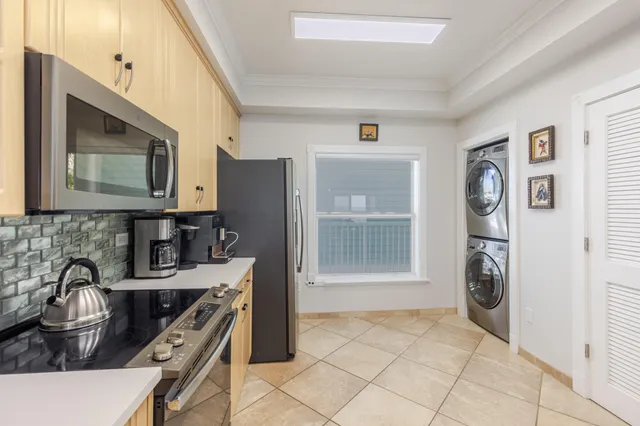 $1,590,000 | 5960 Peninsular Avenue, Unit 111, Stock Island, FL 33040