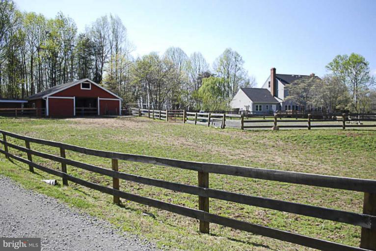 13155 Compton Road Clifton, VA 20124 - Photo 13 of 30 Exterior (General)
