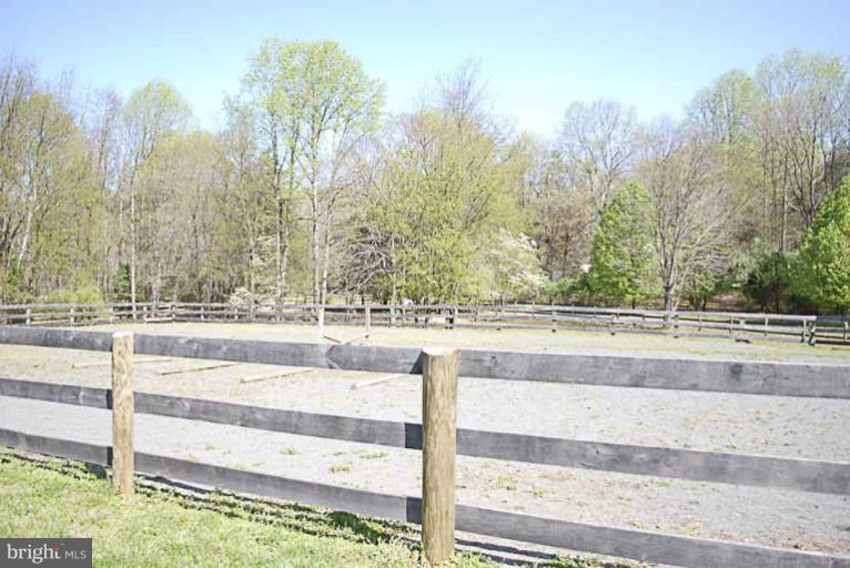 13155 Compton Road Clifton, VA 20124 - Photo 14 of 30 Exterior (General)