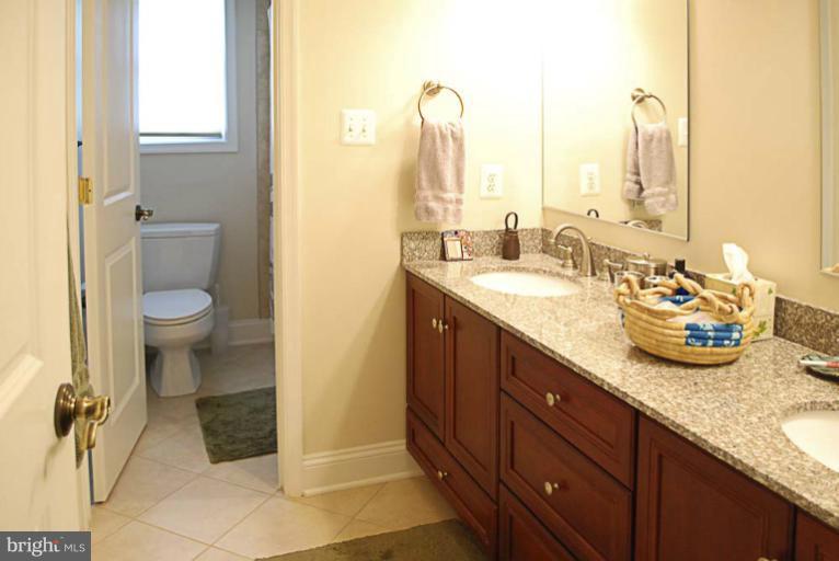 13155 Compton Road Clifton, VA 20124 - Photo 20 of 30 Bath