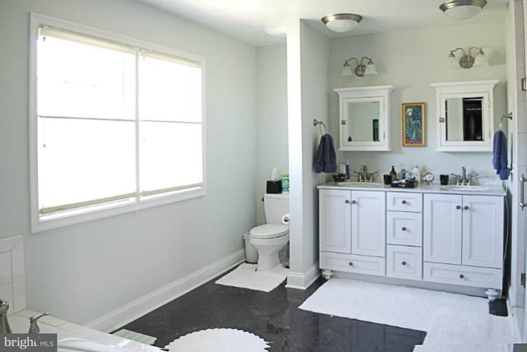 13155 Compton Road Clifton, VA 20124 - Photo 23 of 30 Bath (Master)