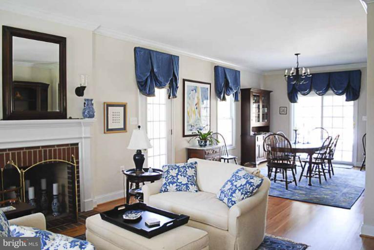 13155 Compton Road Clifton, VA 20124 - Photo 29 of 30 Living Room