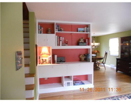 1059 Maple Heights Road Pittsburgh, PA 15232 - Photo 8 of 14 Living Room.