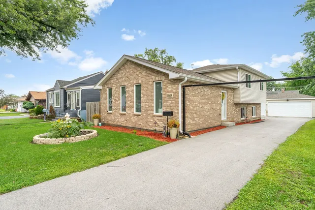 $345,000 | 14619 South Albany Avenue, Posen, IL 60469
