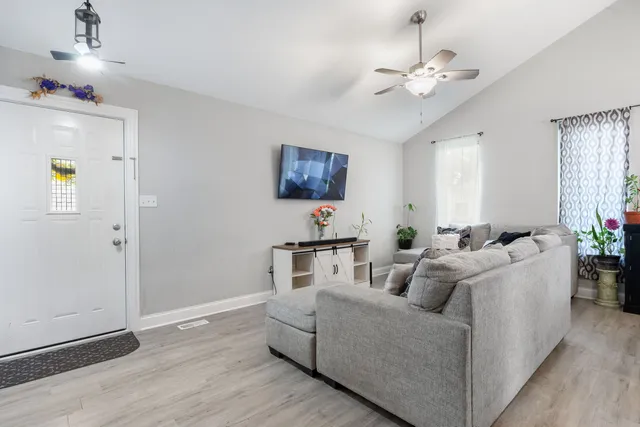 $345,000 | 14619 South Albany Avenue, Posen, IL 60469