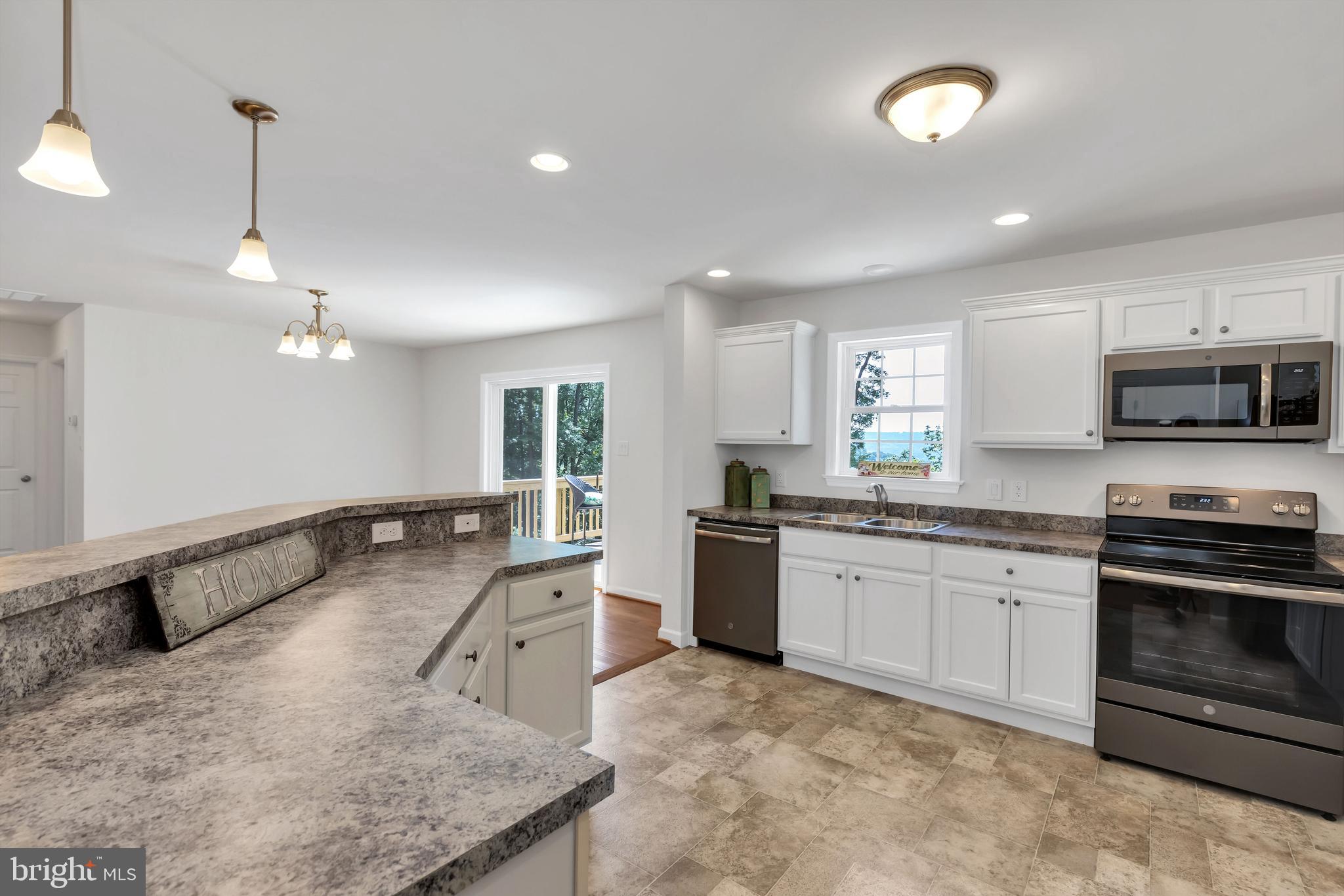 208 Club House Road Front Royal, VA 22630 - Photo 4 of 18 Gallery Image 4