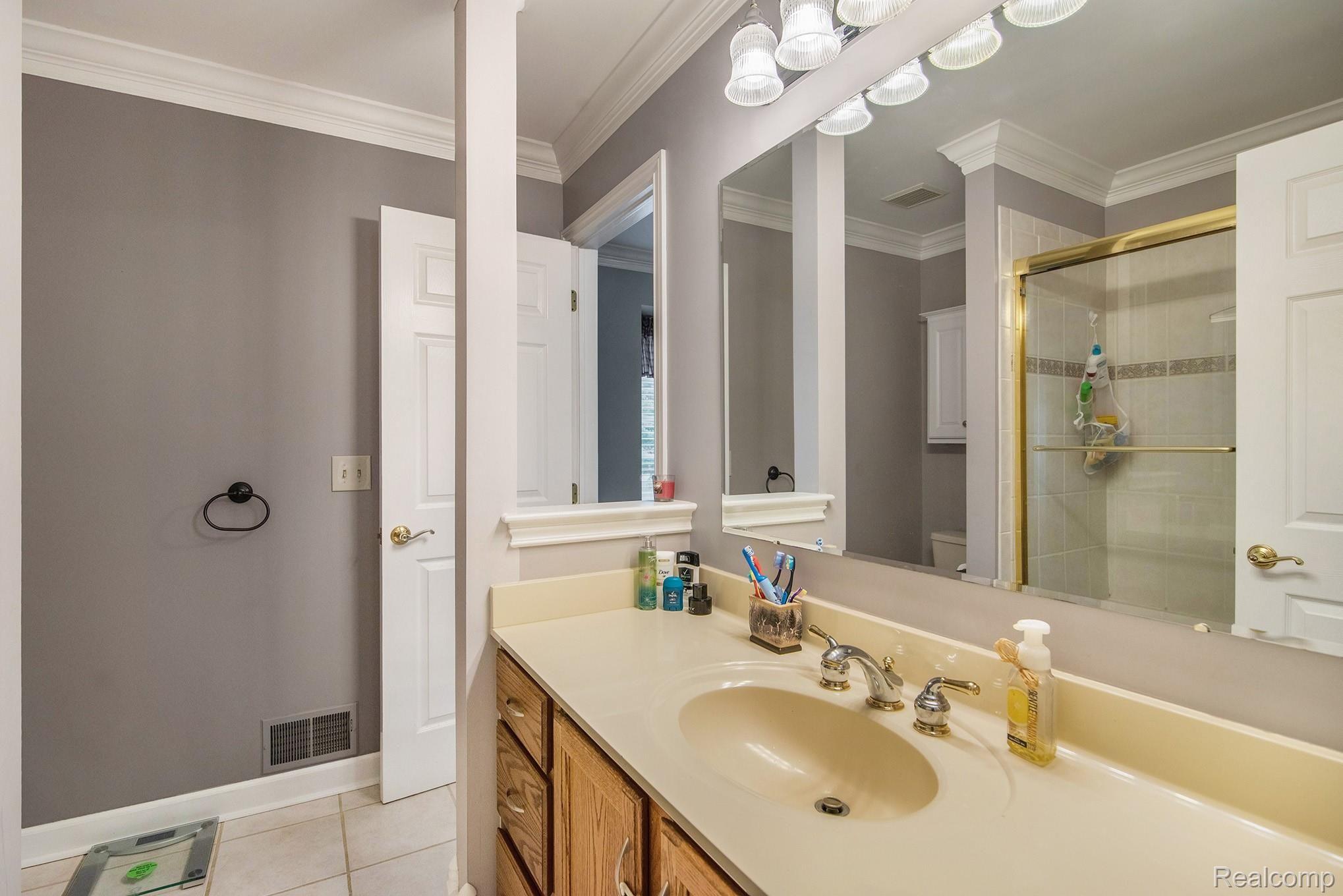 215 Argentine Road Howell, MI 48843 - Photo 13 of 28 DSC_5800.jpg