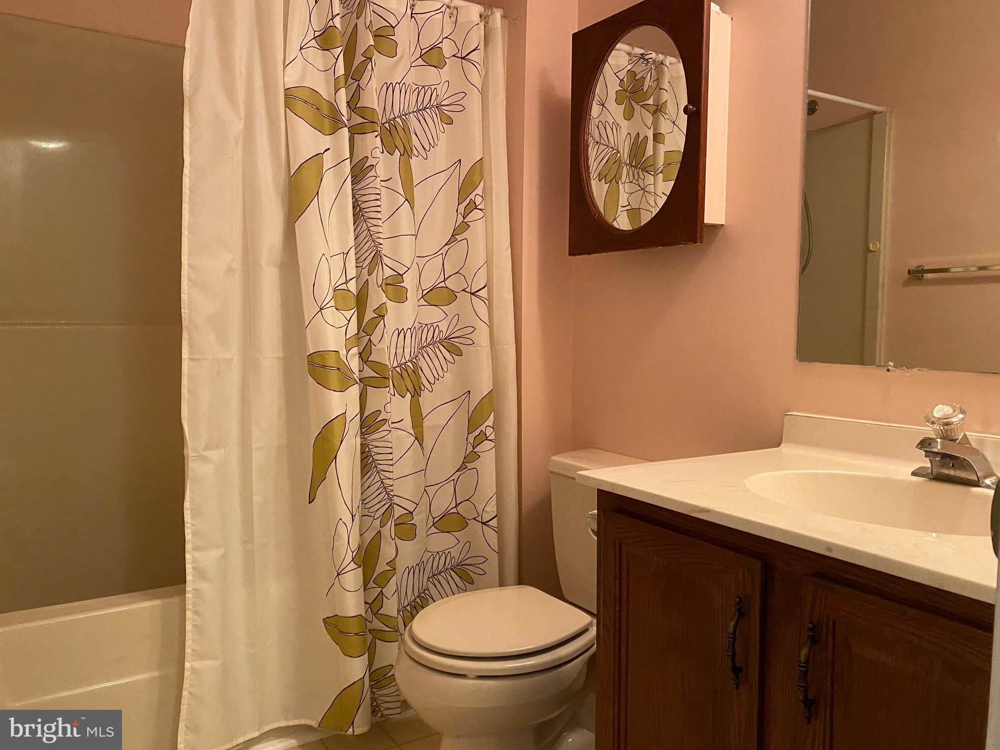 12 Cannon Run Newark, DE 19702 - Photo 19 of 19 Hallway bathroom