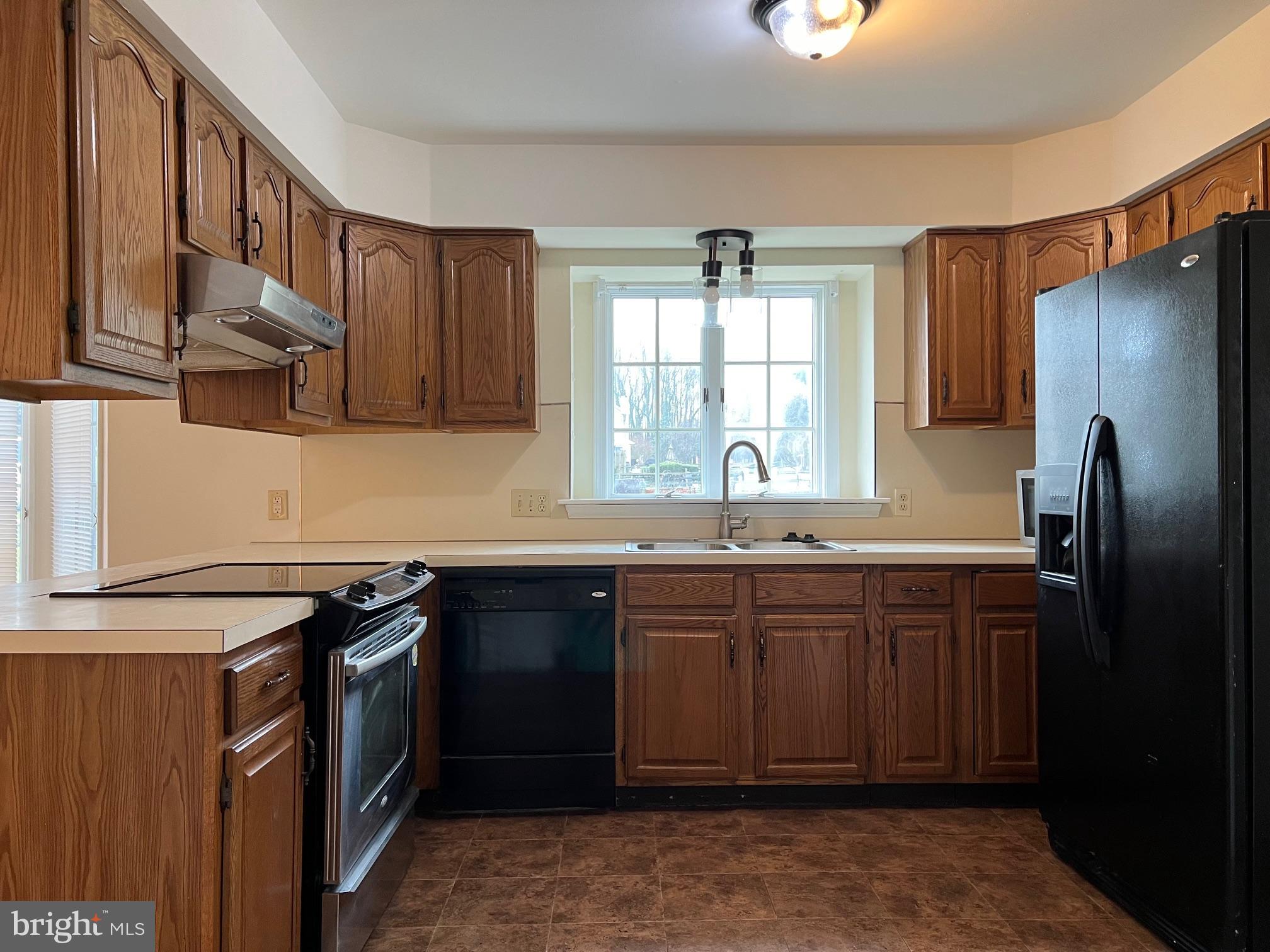 12 Cannon Run Newark, DE 19702 - Photo 3 of 19 Kitchen