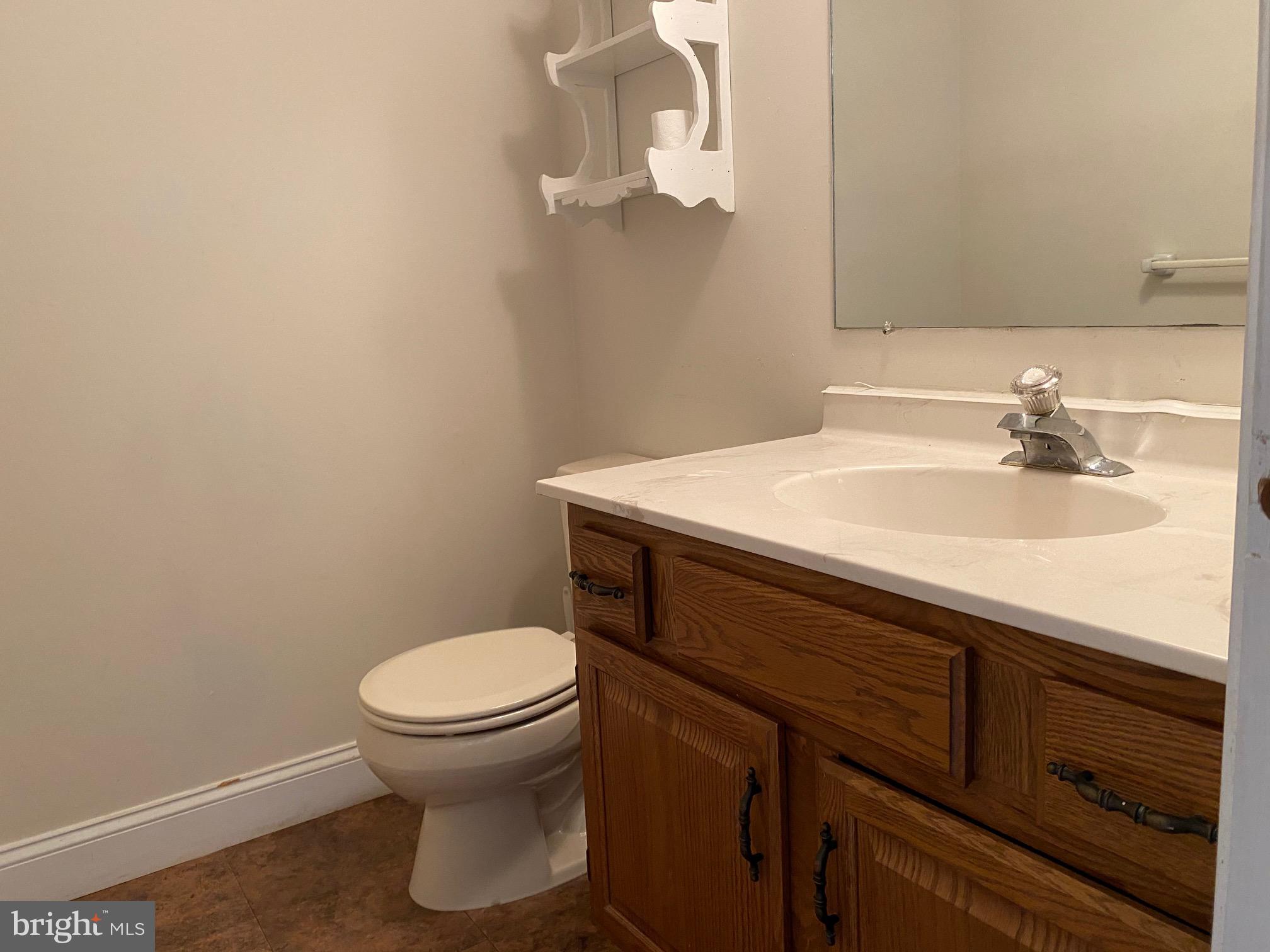 12 Cannon Run Newark, DE 19702 - Photo 9 of 19 Powder room