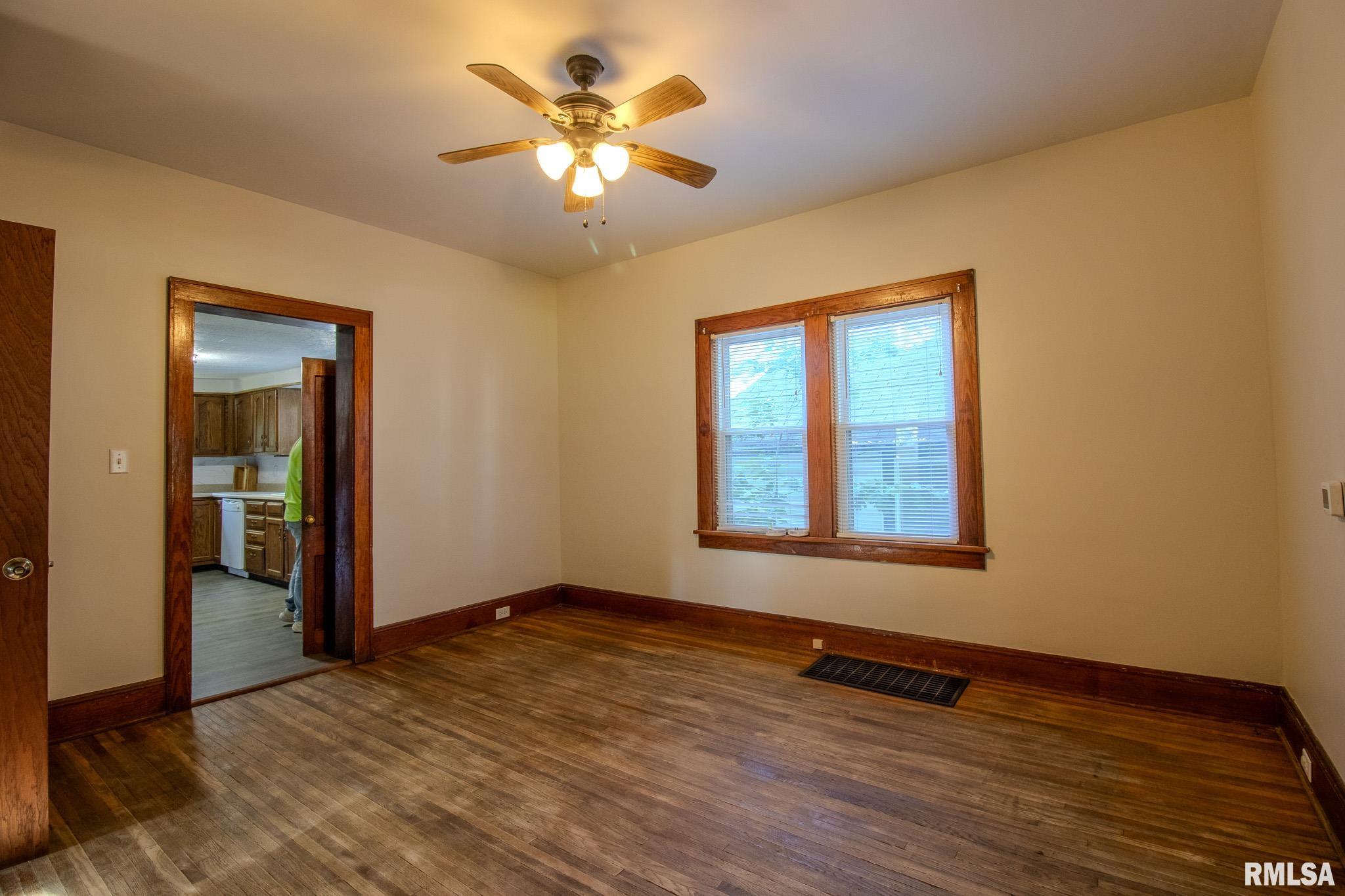 905 West Taylor Street Bloomington, IL 61701 - Photo 7 of 22