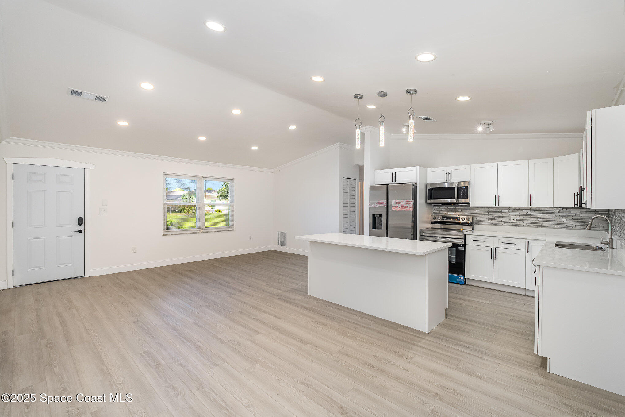 292 Trilby Road Southwest Palm Bay, FL 32908 - Photo 10 of 28 035_dsc02353-edit_21