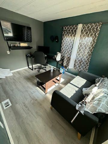 657 Lebec Road, Unit 27 Lebec, CA 93243 - Photo 6 of 6 a living room with furniture