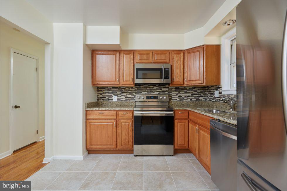 11504 Keystone Avenue Clinton, MD 20735 - Photo 11 of 33 Totally renovated Kitchen