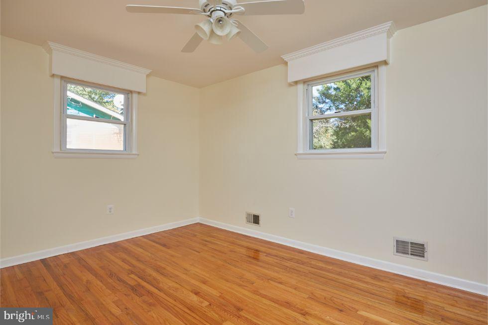 11504 Keystone Avenue Clinton, MD 20735 - Photo 15 of 33 Master bedroom with fan (remote control operation)