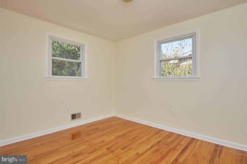 11504 Keystone Avenue Clinton, MD 20735 - Photo 18 of 33 Second bedroom with two windows