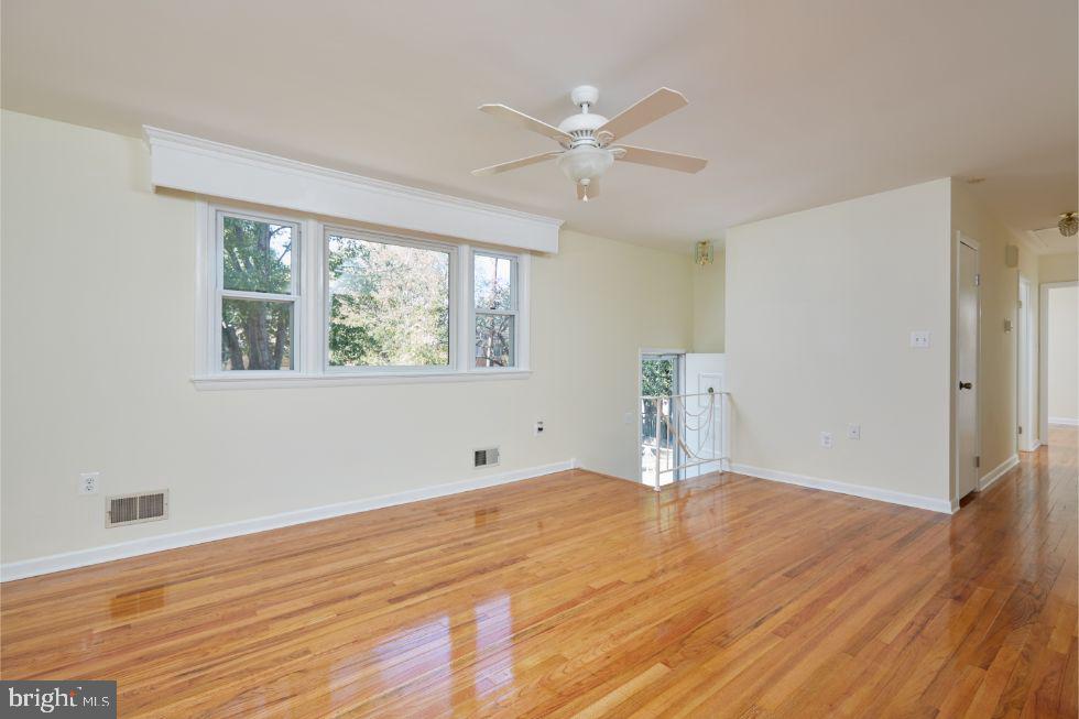 11504 Keystone Avenue Clinton, MD 20735 - Photo 3 of 33 Foyer to Living Room