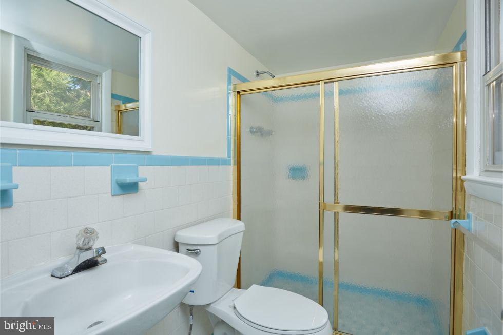 11504 Keystone Avenue Clinton, MD 20735 - Photo 27 of 33 LL Full bathroom