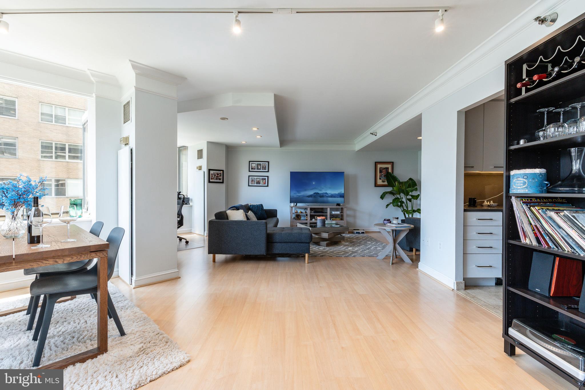 202 West Rittenhouse Square, Unit 1108 Philadelphia, PA 19103 - Photo 12 of 42